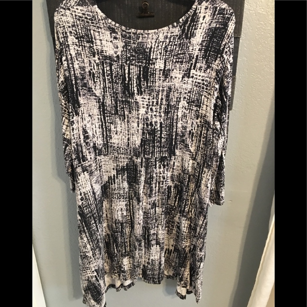 Avenue Black and White Dress - Picture 4 of 6